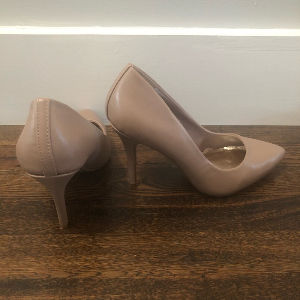 Tan heel with a shade of pink